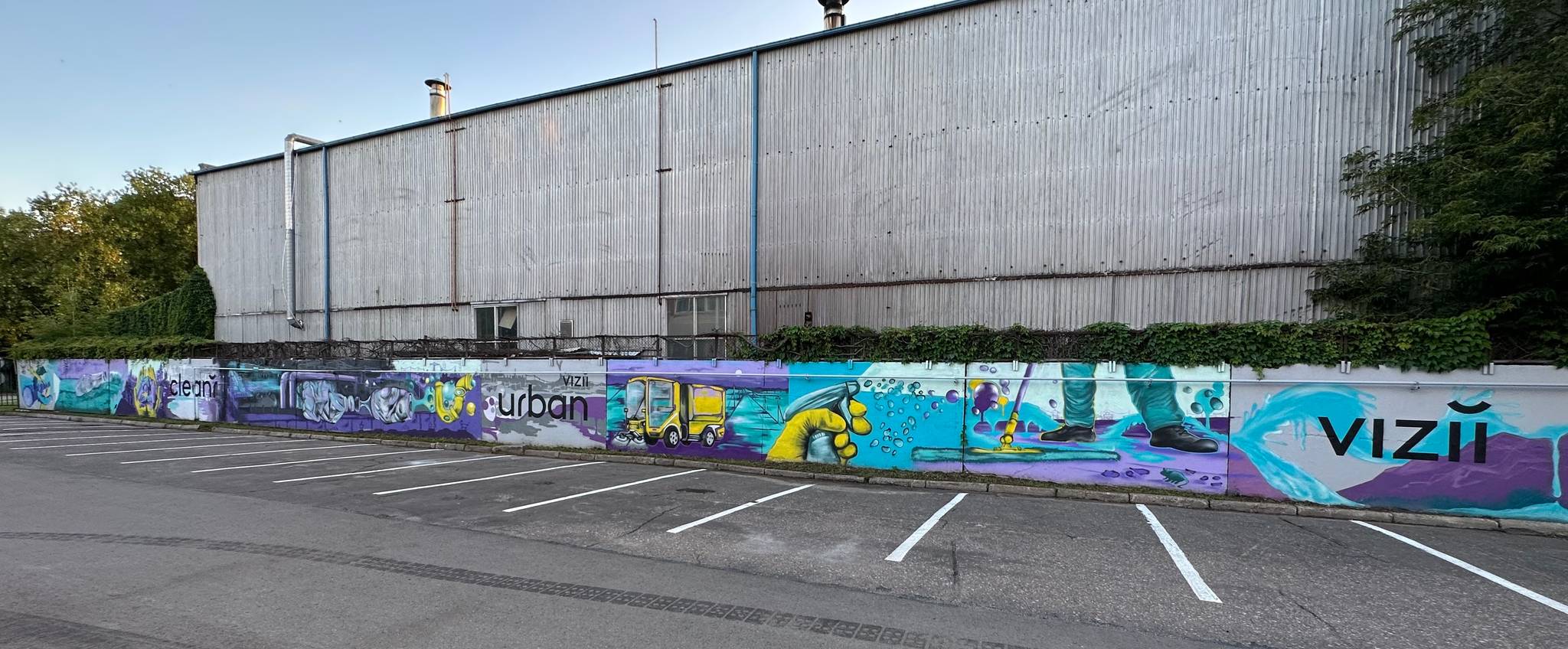 Hawk&mdash;Clean R graffiti wall