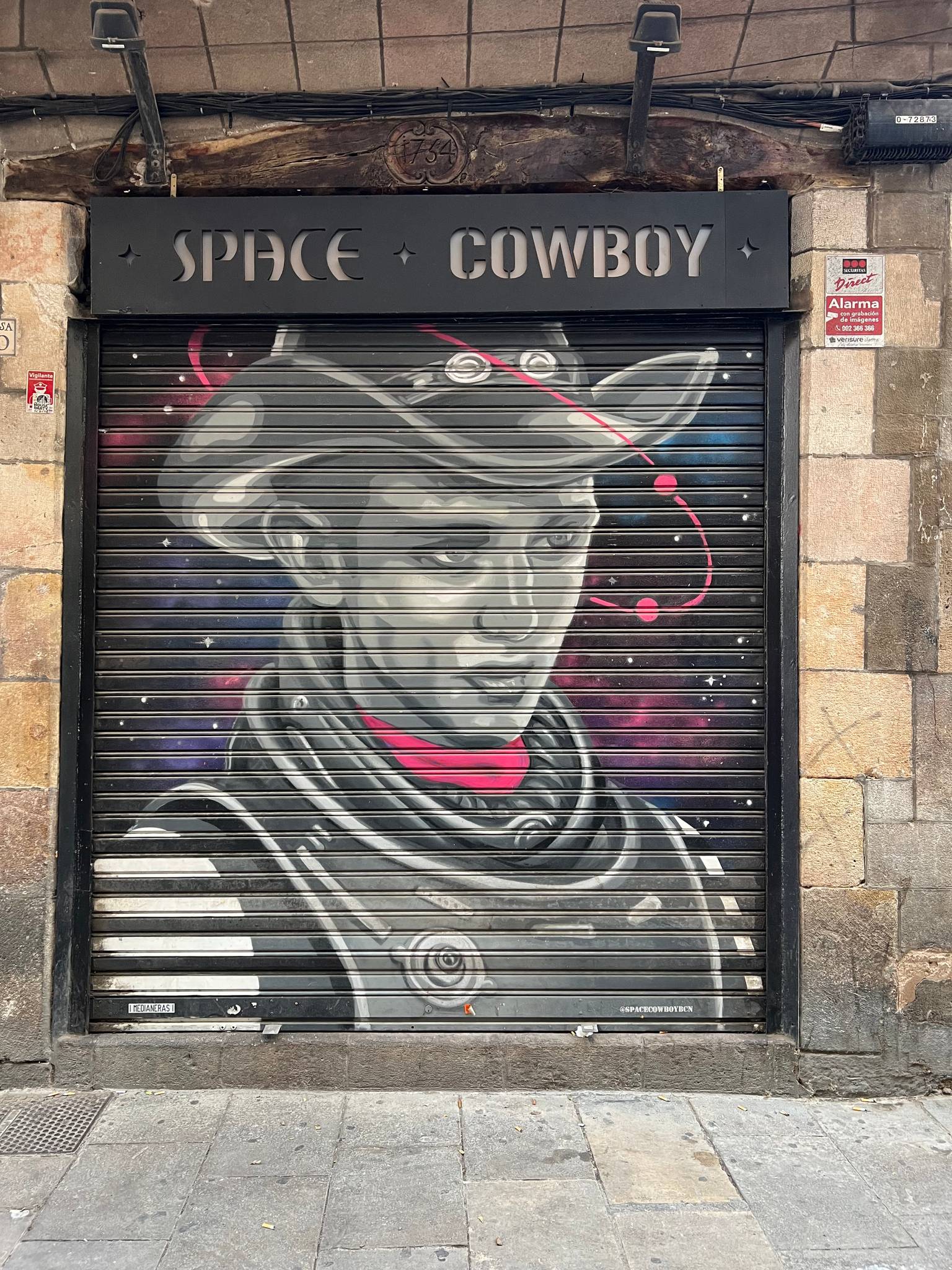 medianeras&mdash;Cowboy in the space