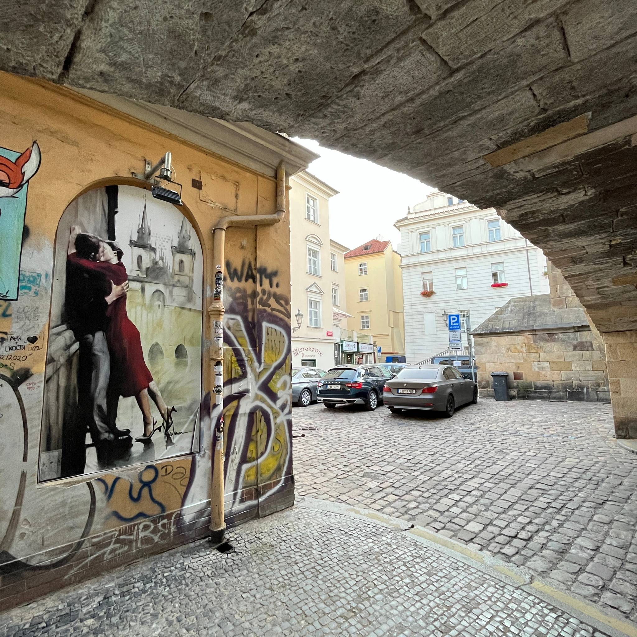 Igor Shulman&mdash;Kiss under the Charles Bridge