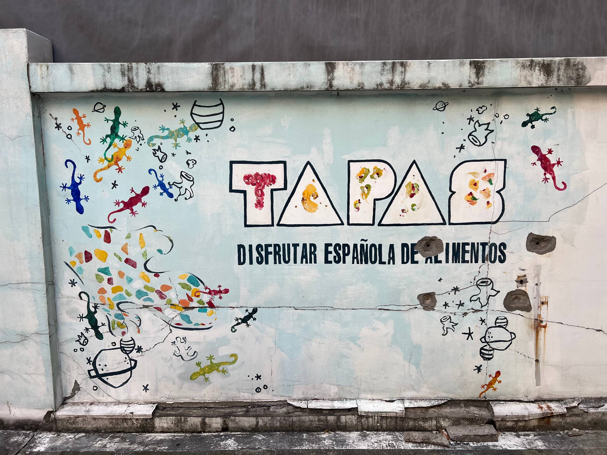 &mdash;Tapas mural