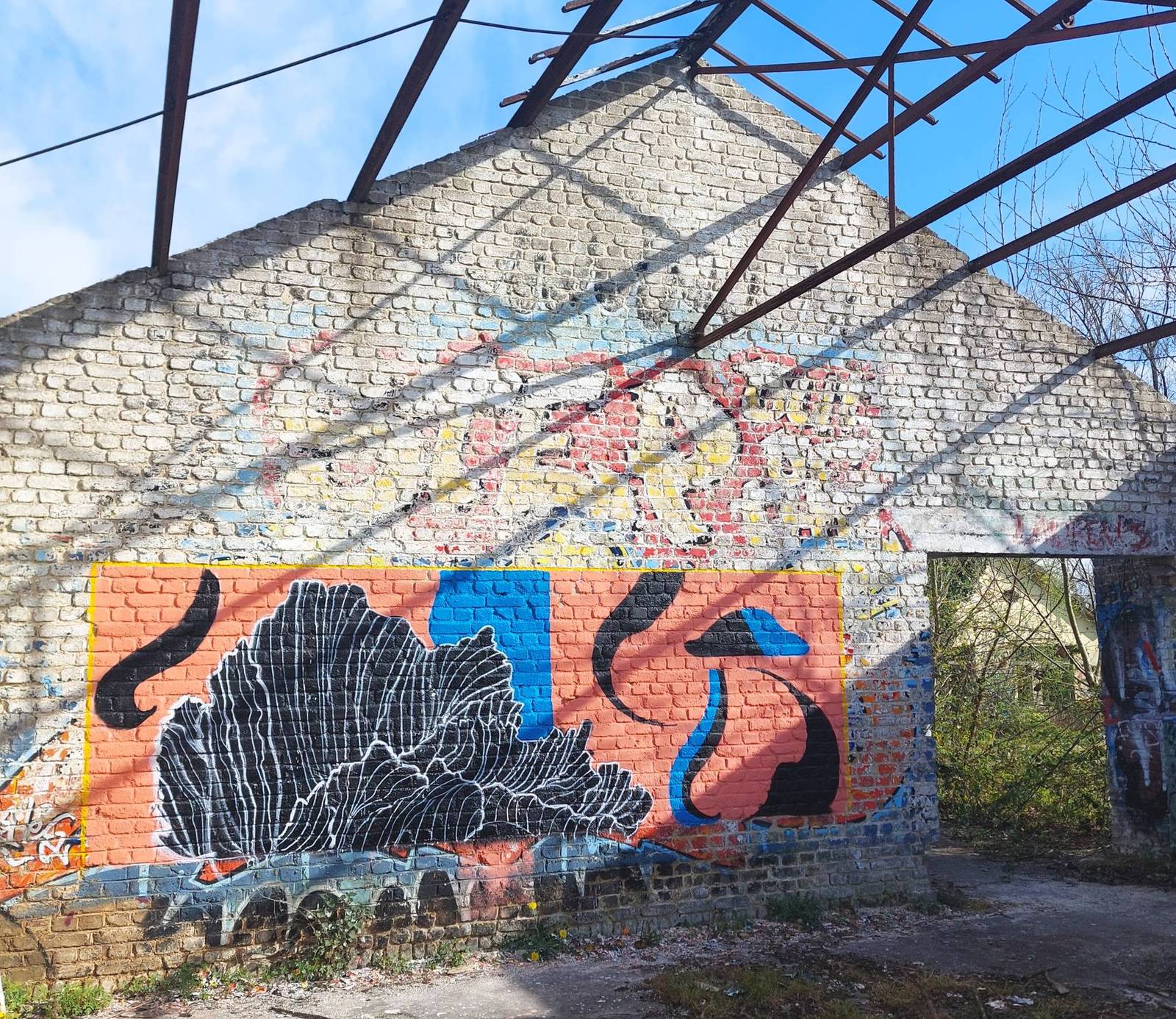 —Graffitispot verlaten oliesilo's