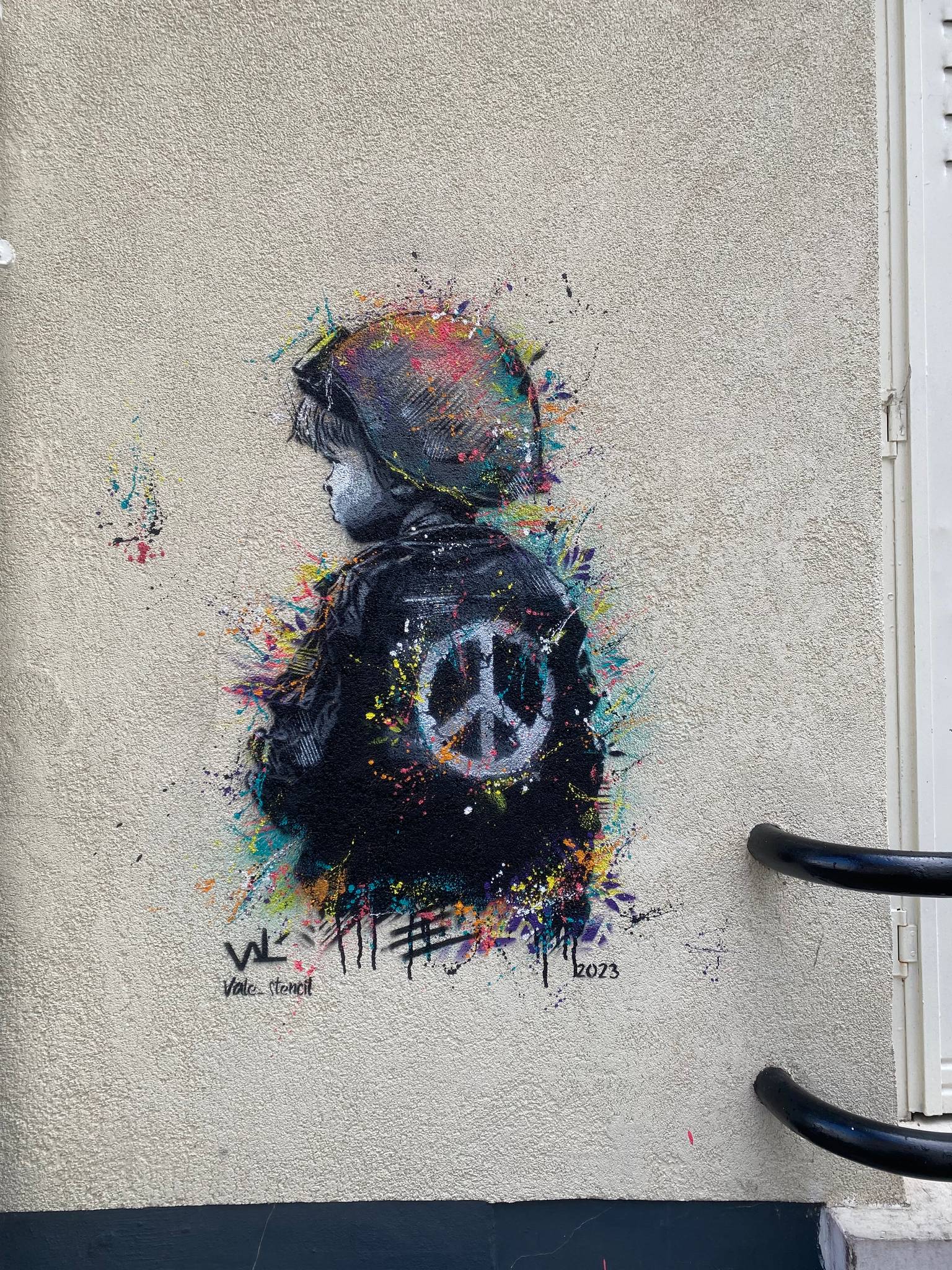 Vale_Stencil&mdash;Peace & Love