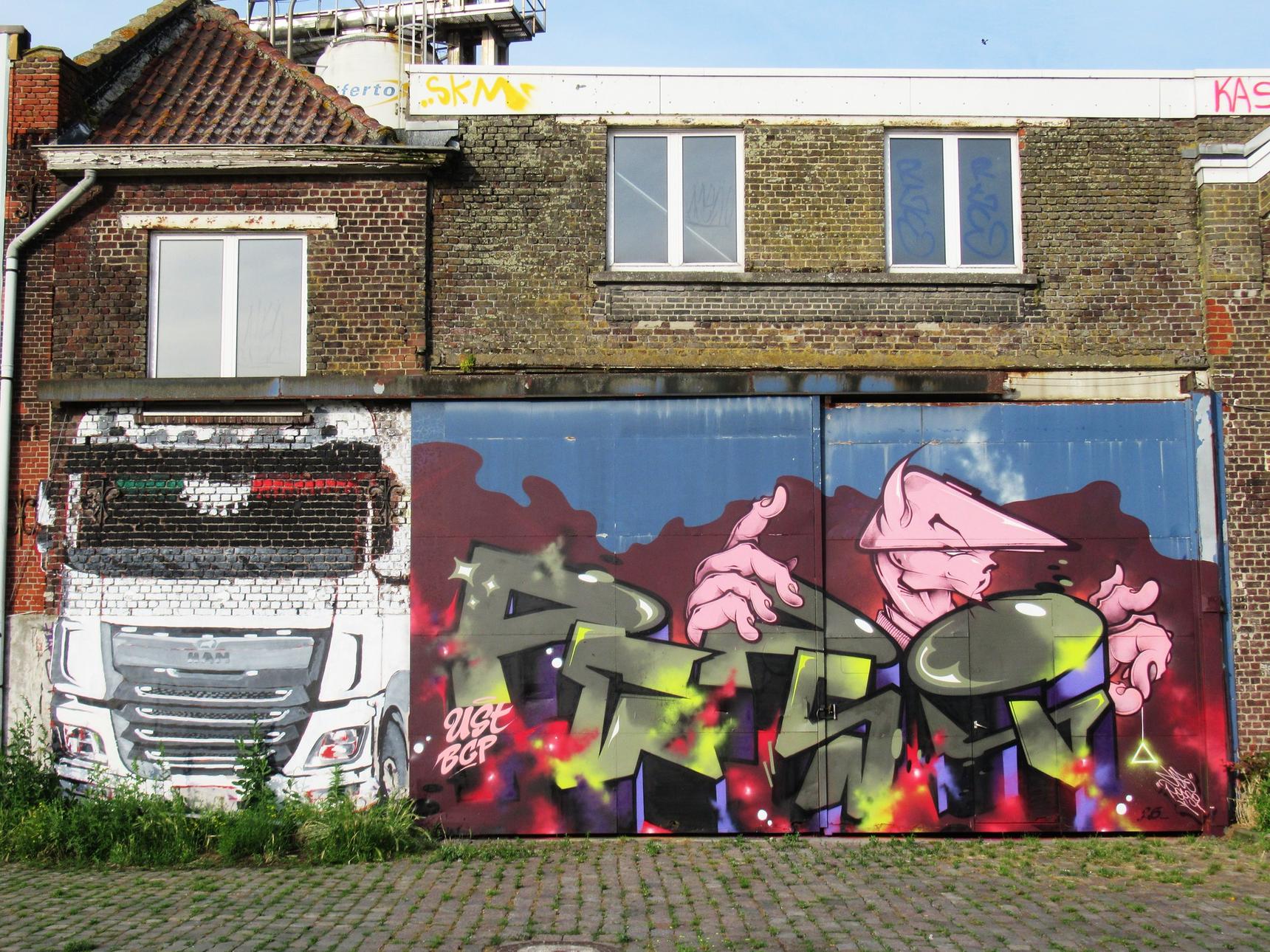 Xoep/Hoerless, Han Coussement, Defo—Just another truck...