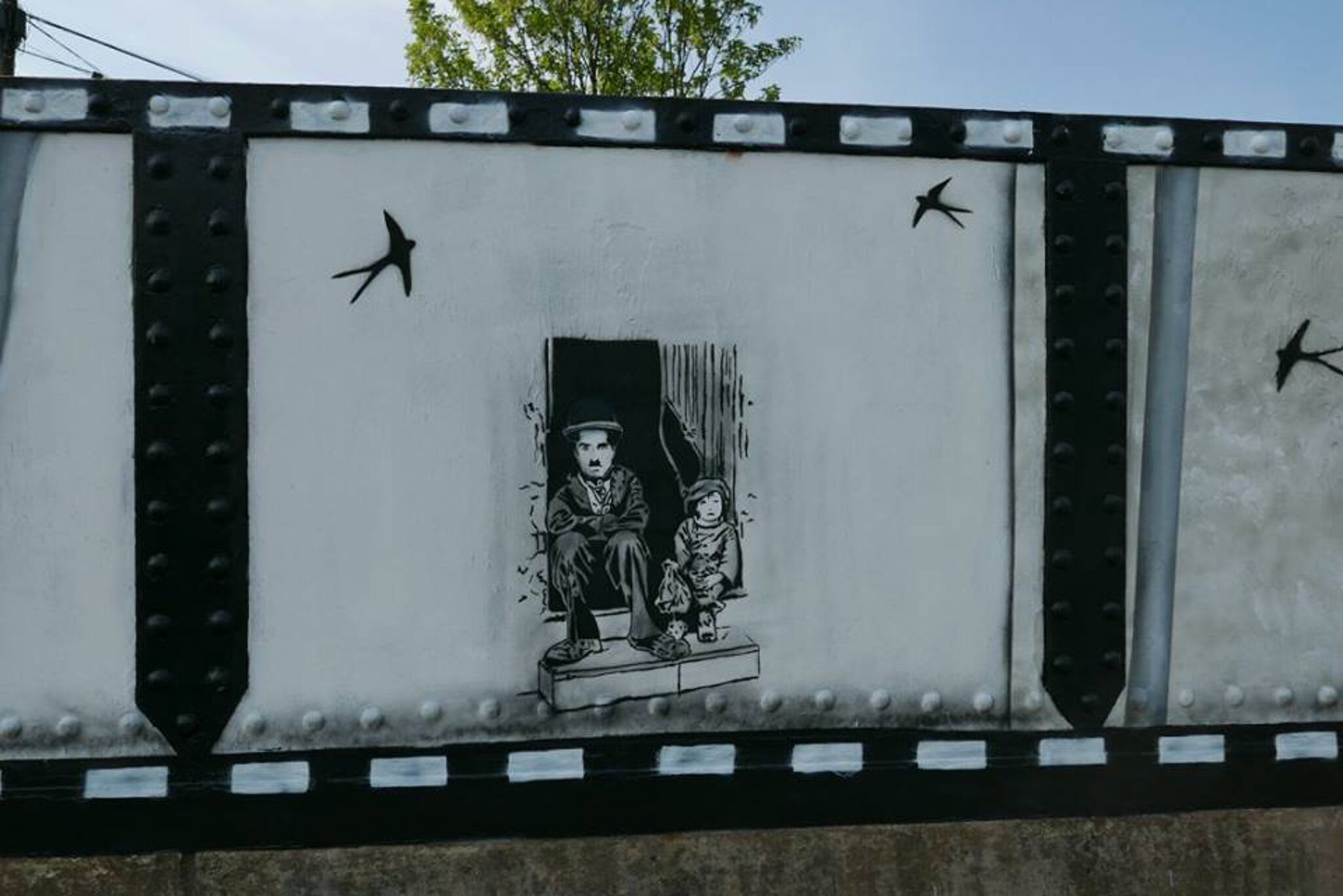 Dice 67&mdash;Charlie Chaplin Mural