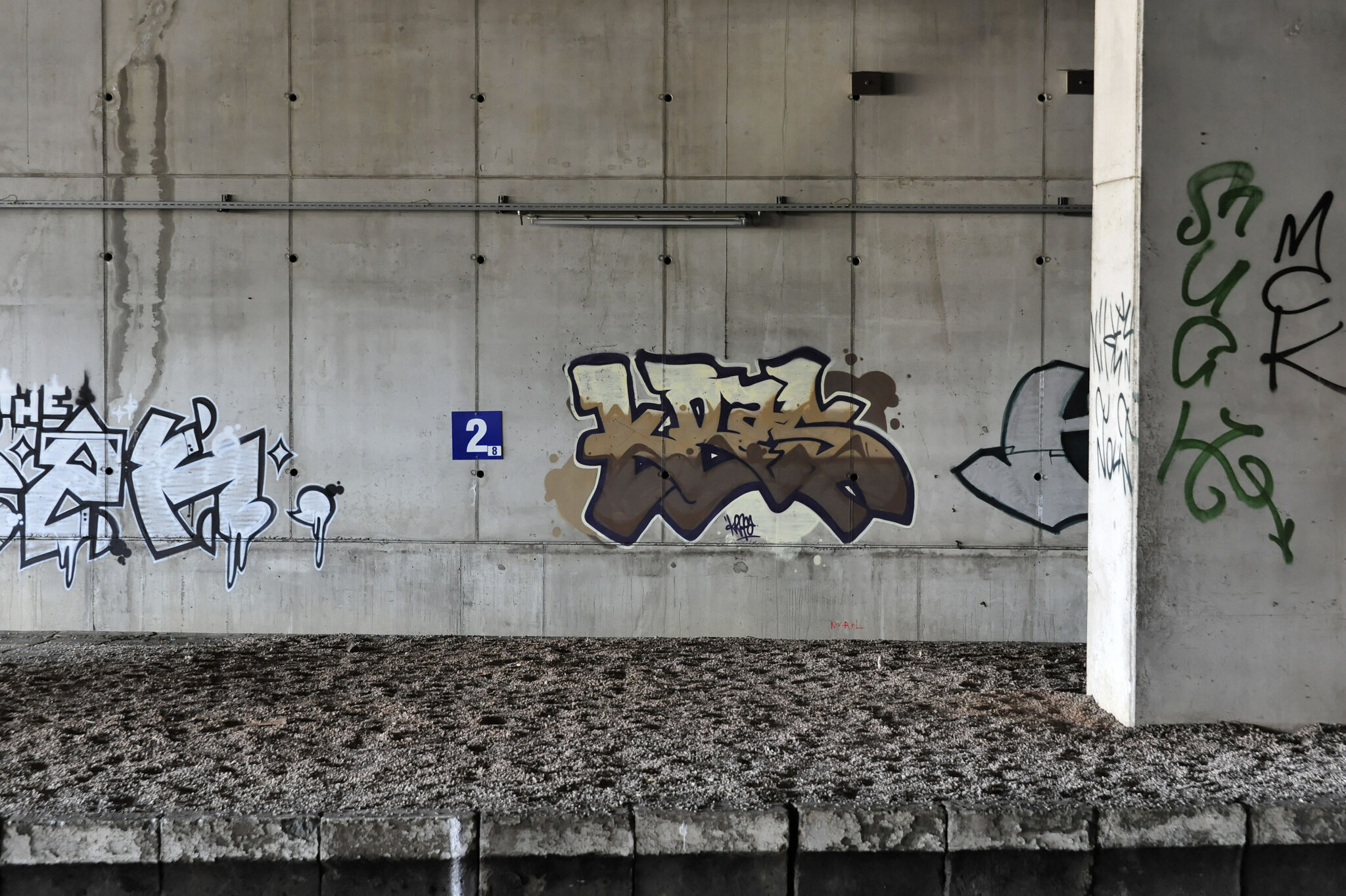 Noname&mdash;Divers Graffitis railway station