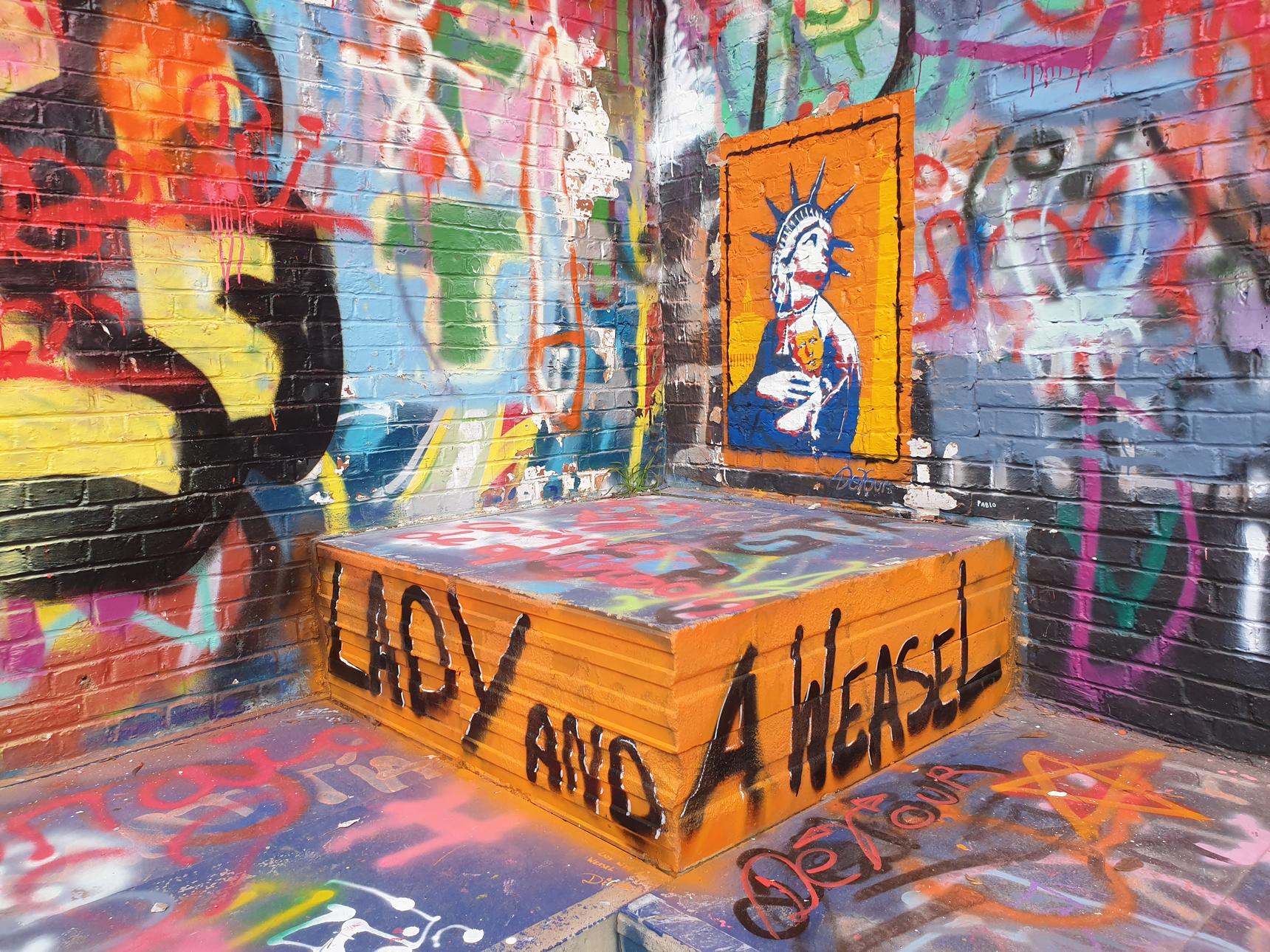 Detour (BE)—Lady and a Weasel