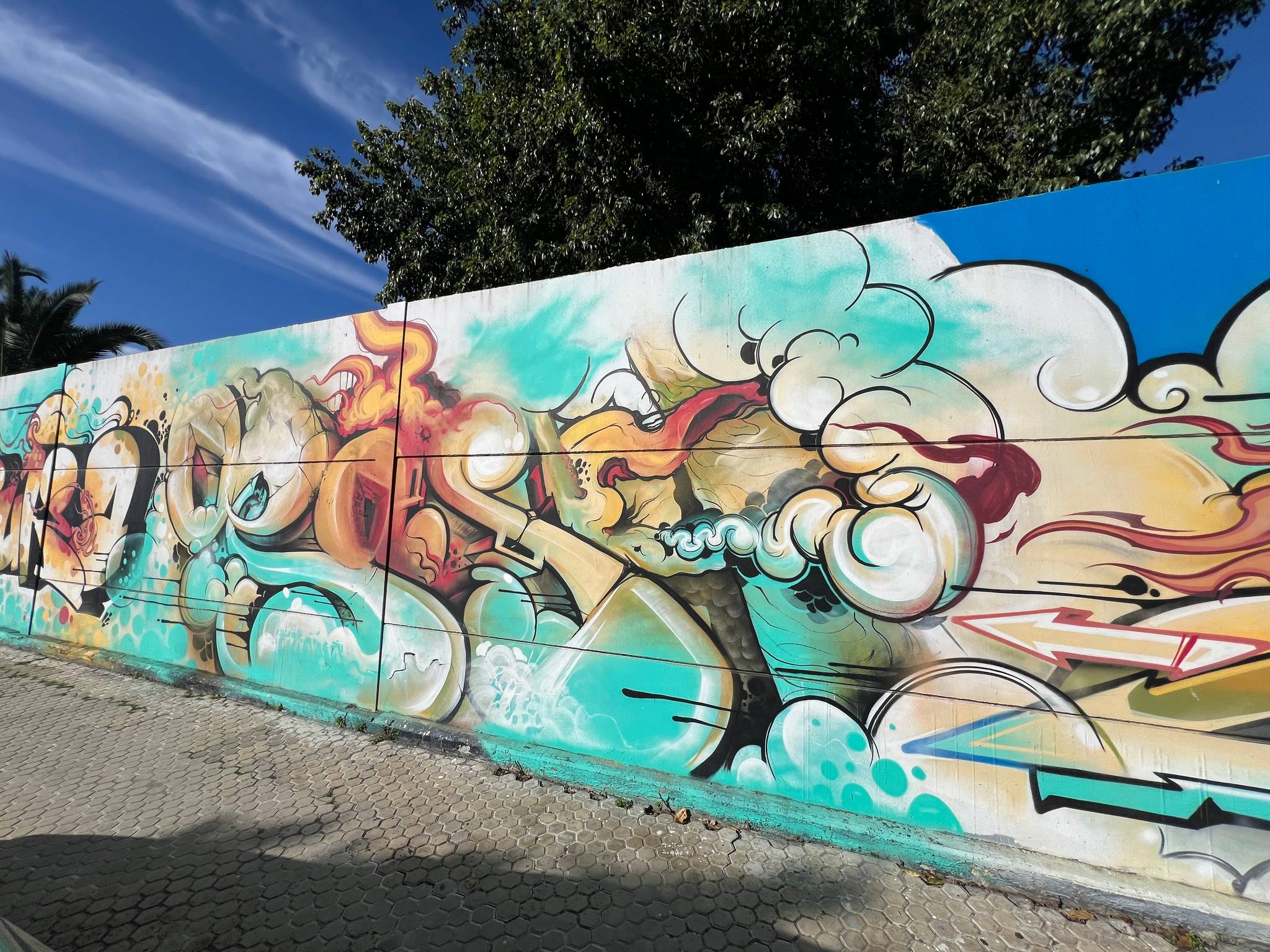 Logan, Azuka, opash, Disoh, Bonim&mdash;Mural Gas Turquesa