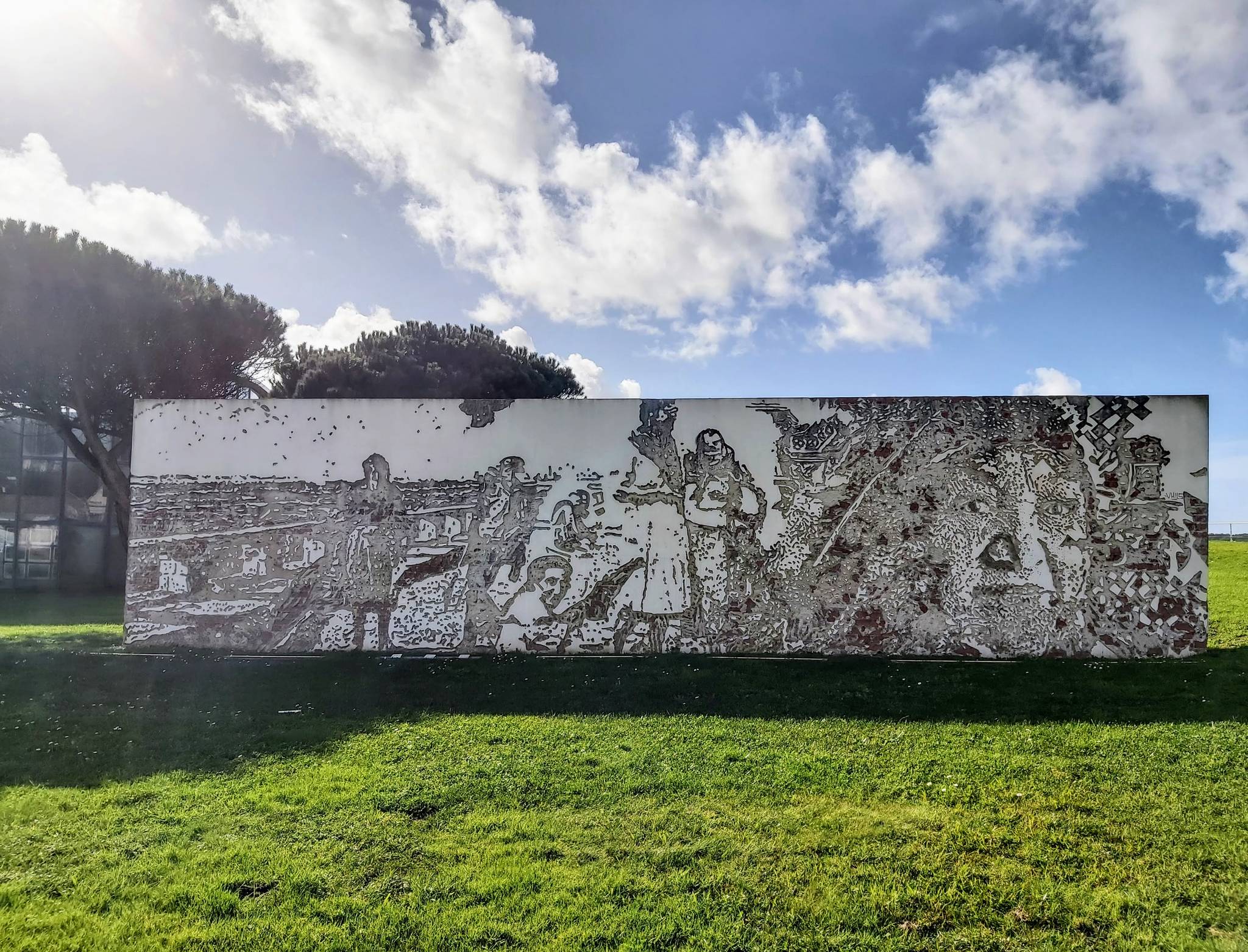 Vhils&mdash;Mulheres do Mar