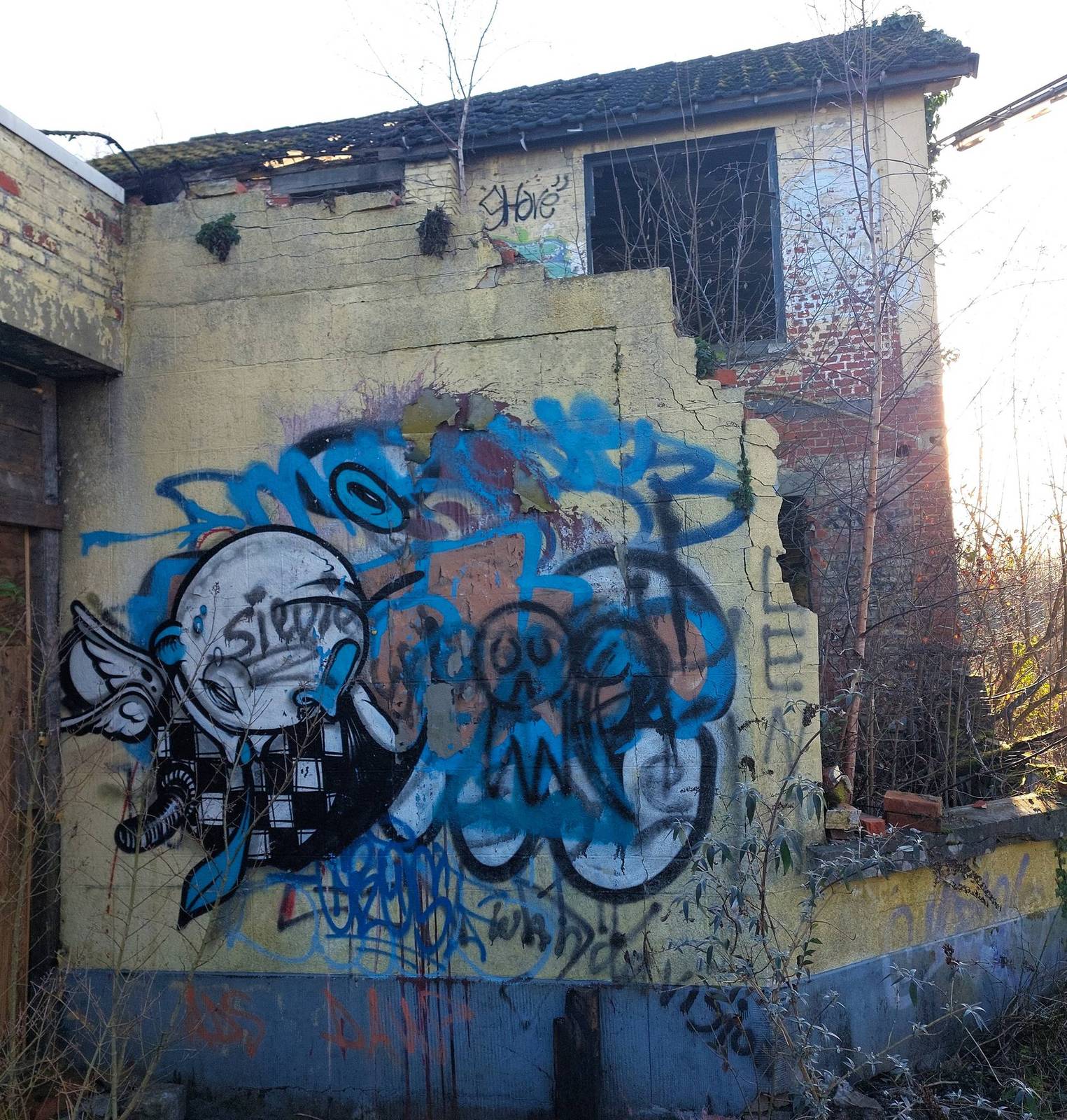 —Graffitispot verlaten oliesilo's