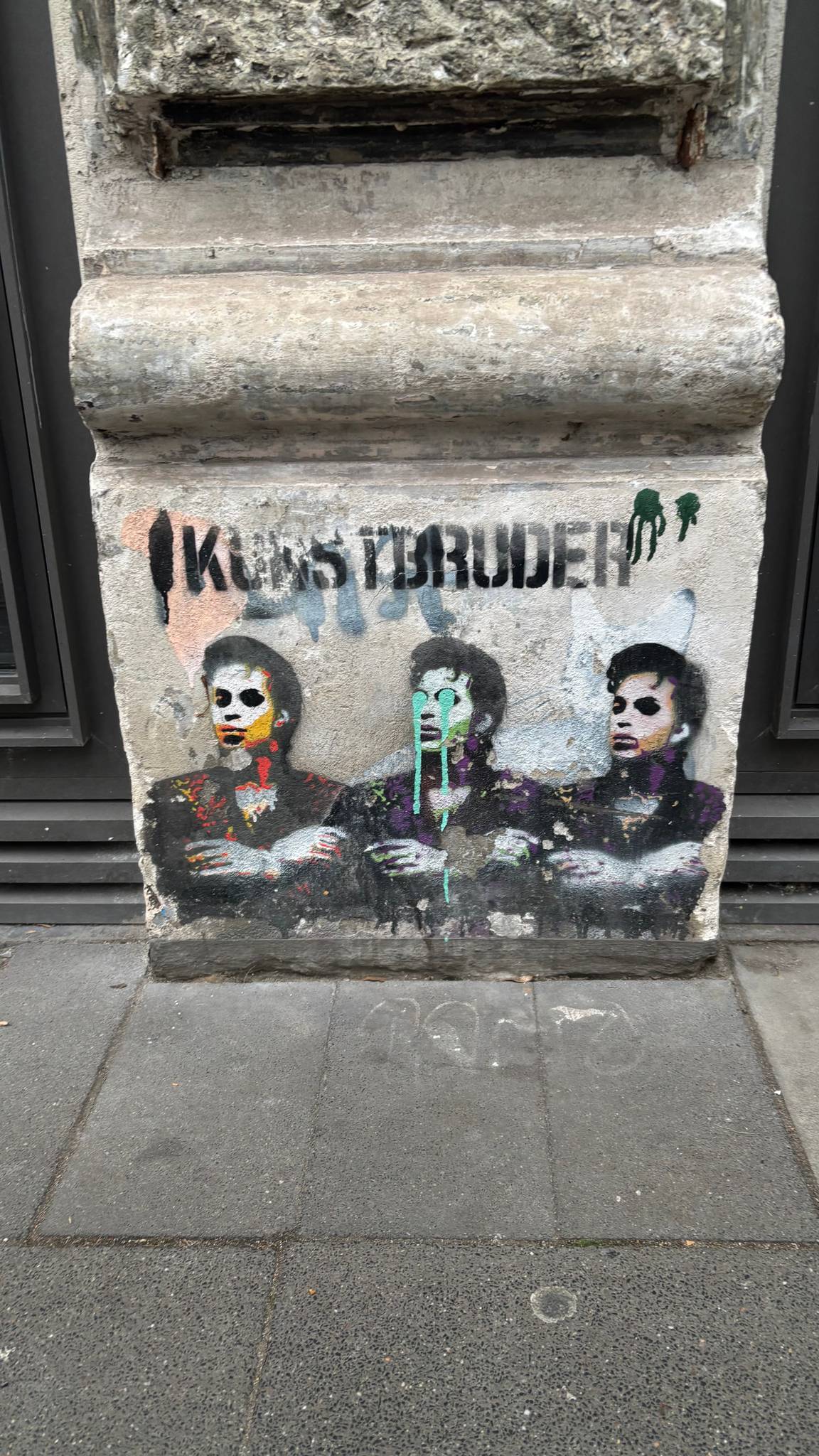 Kunstbruder&mdash;Melon Dog