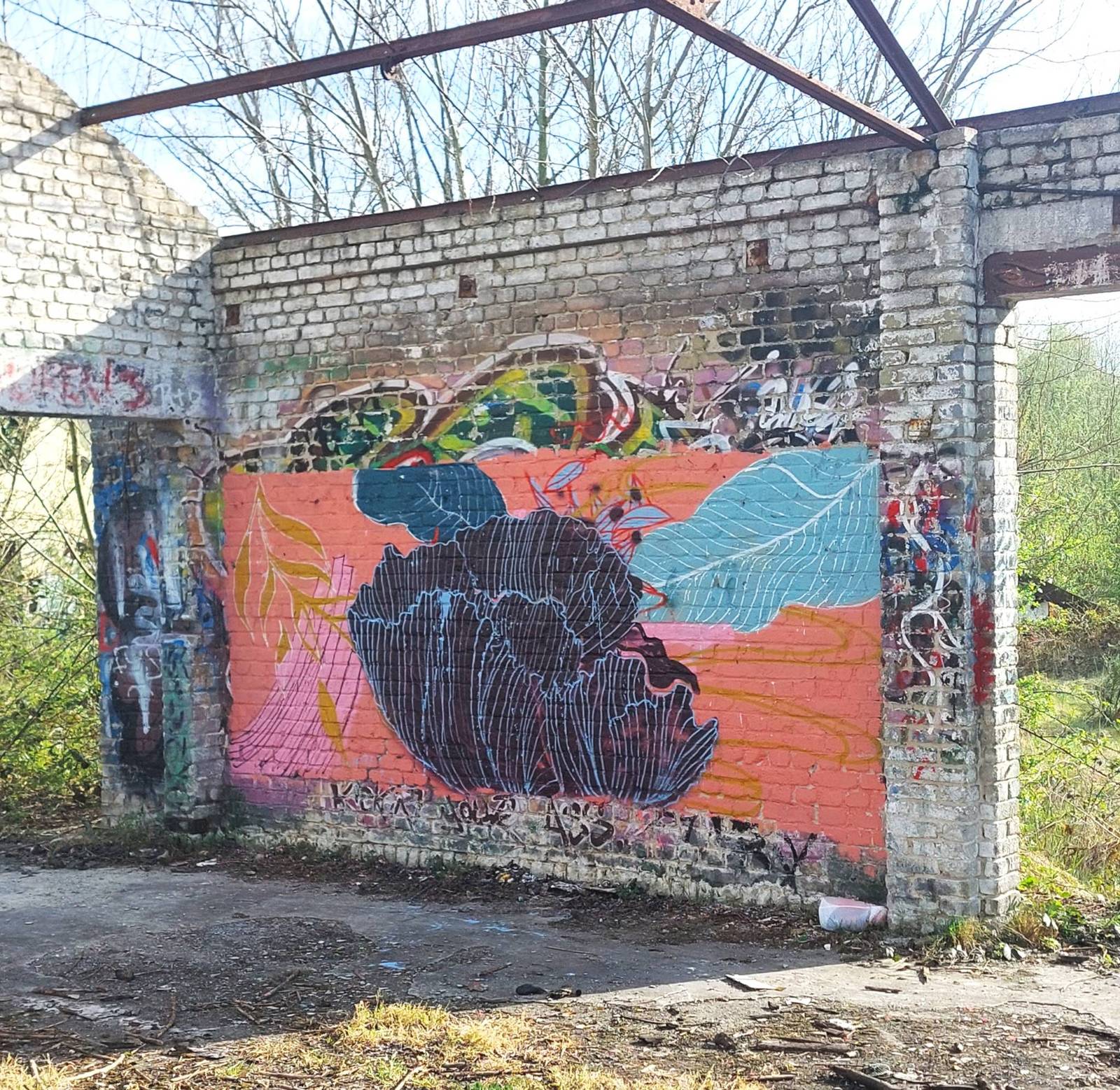 —Graffitispot verlaten oliesilo's
