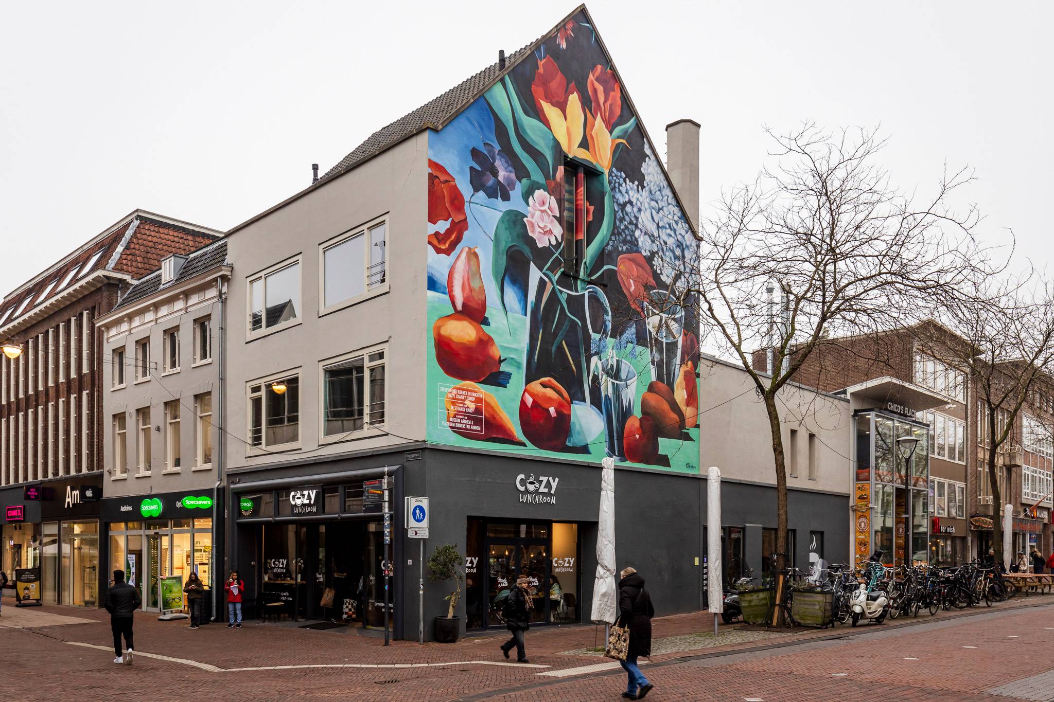 De Strakke Hand&mdash;Stilleven met bloemen en vruchten