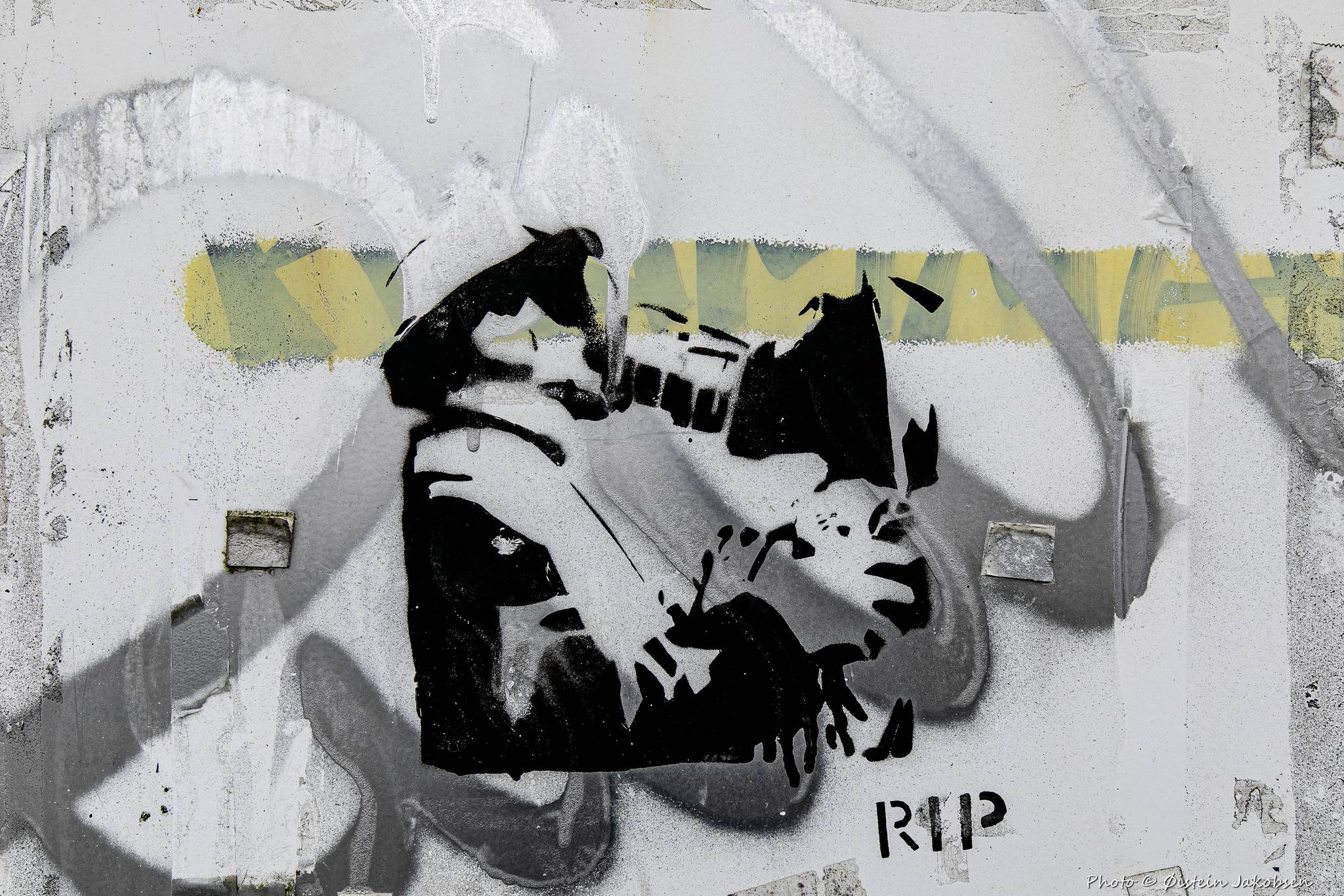 RIP_streetart&mdash;Gass Mask Lovers