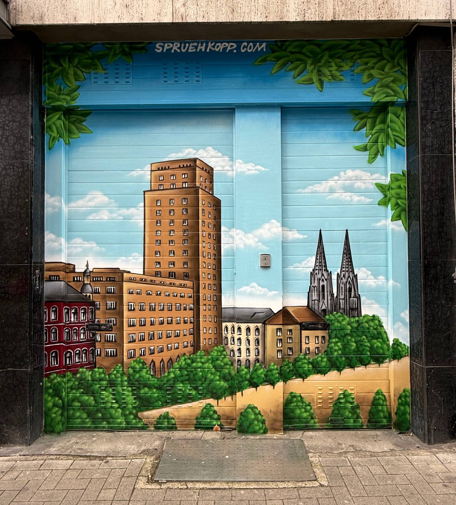 Sprühkopp&mdash;Saturn Hochhaus mit Dom