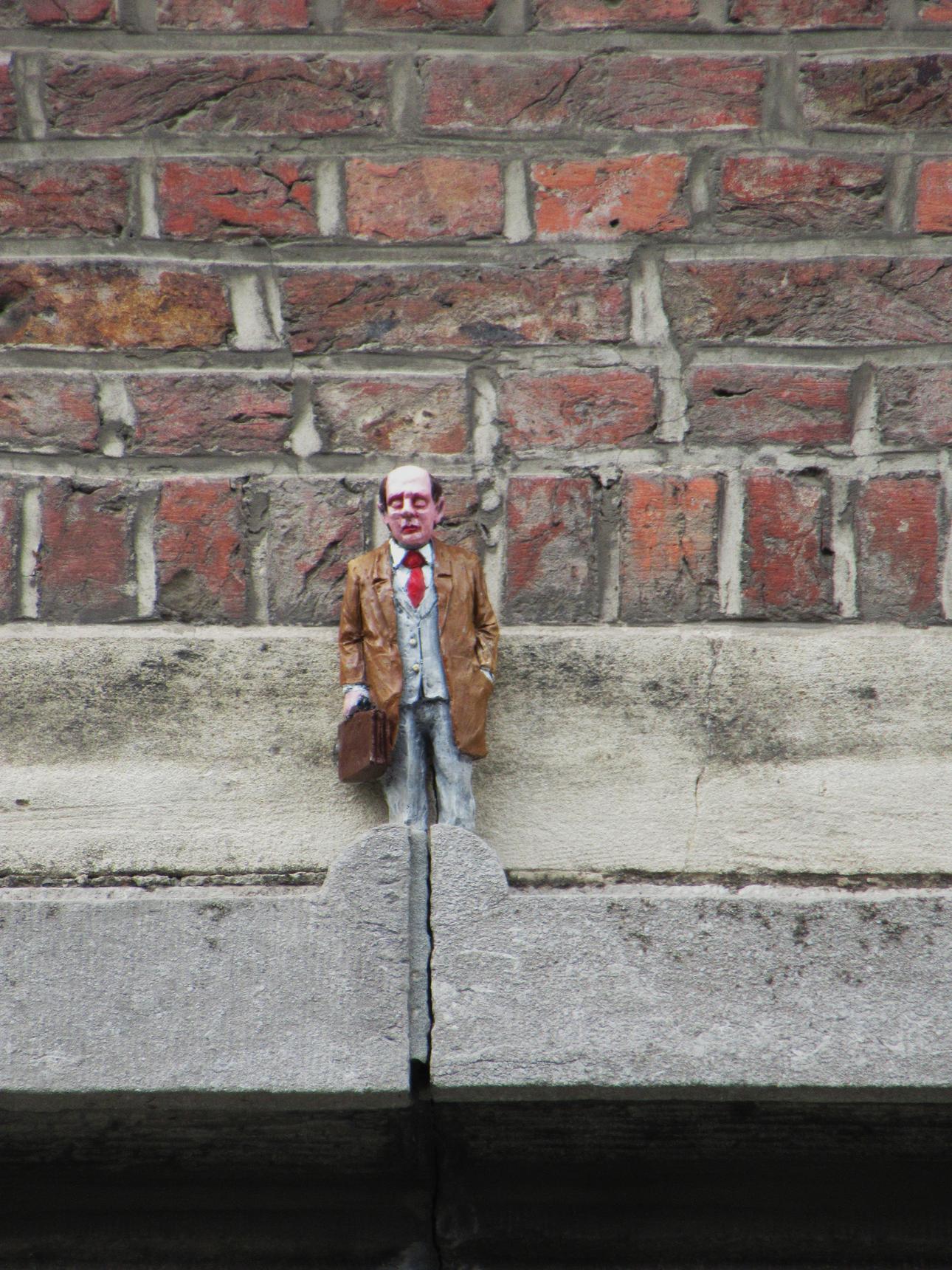 Isaac Cordal—Installations for 50 years De Sleep
