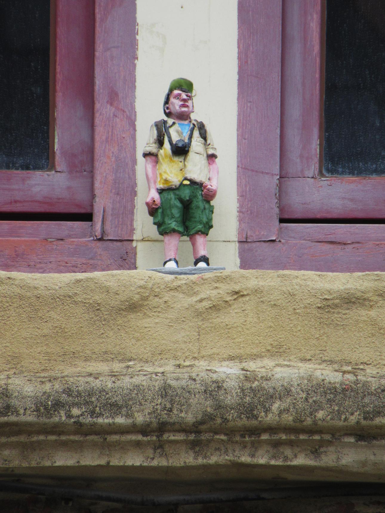 Isaac Cordal—Installations for 50 years De Sleep