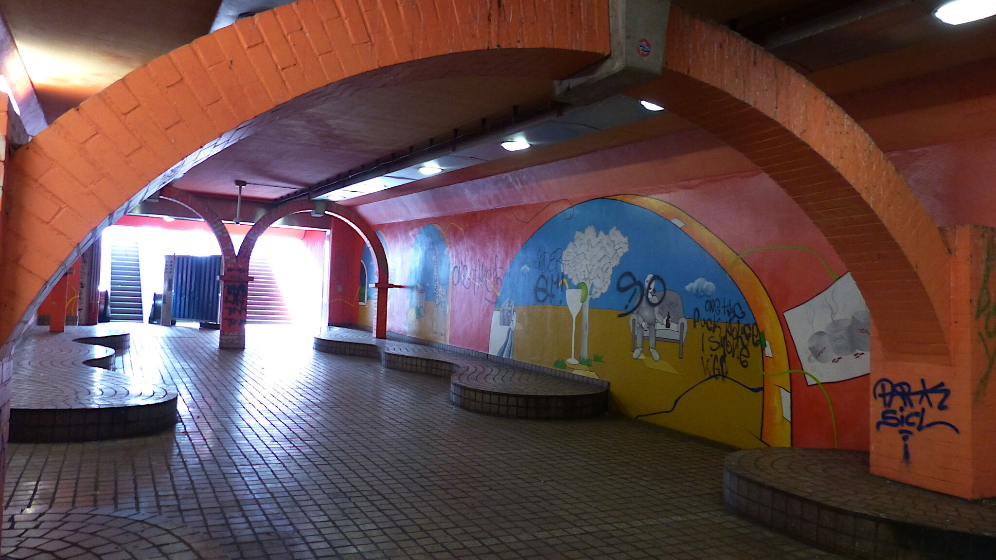 Jan Schoch, Tim Schild, Signs and Wonders, Farbwandel&mdash;Viehofer Platz Subway Station