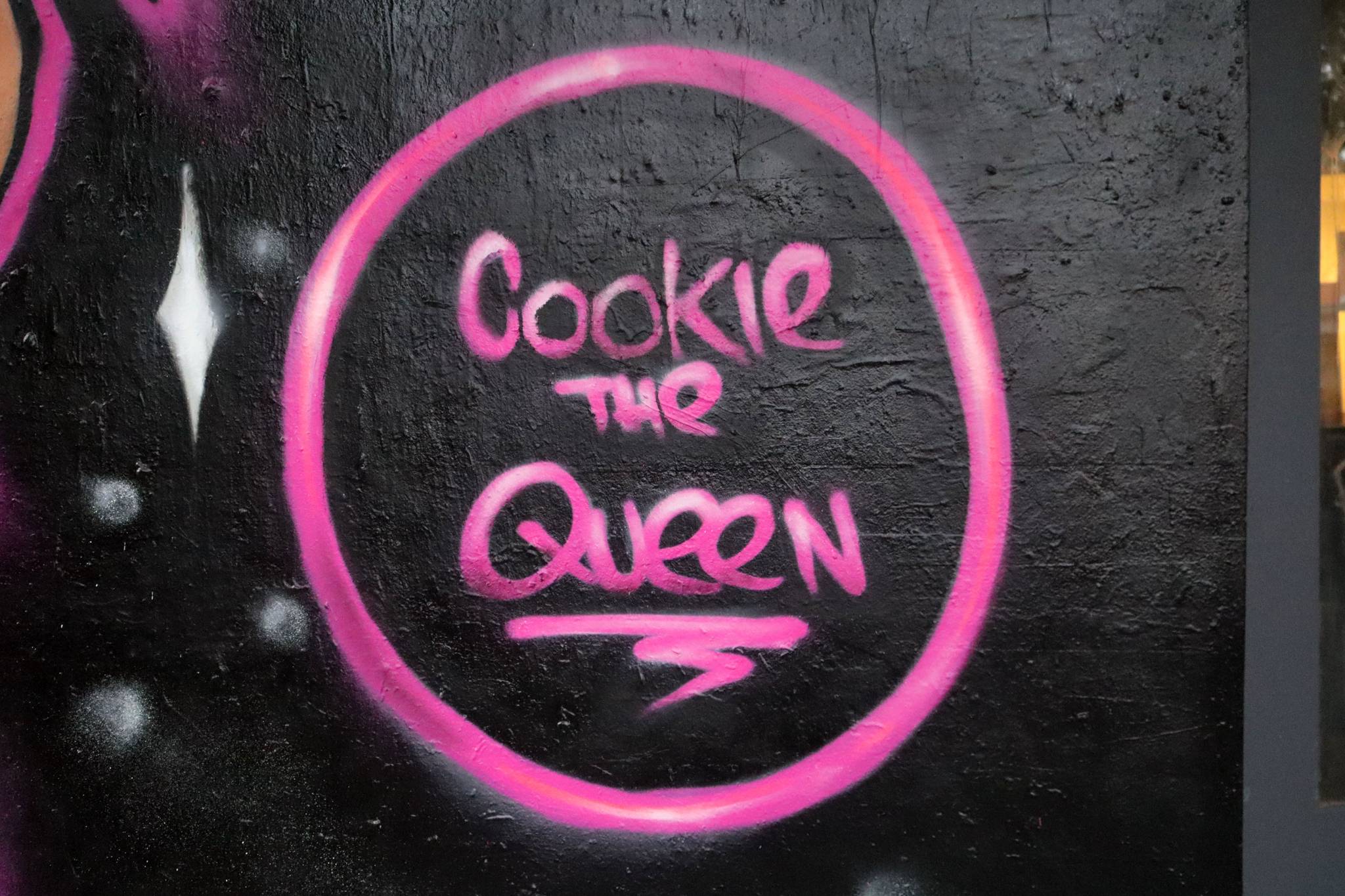 Johno Santos, Sig&mdash;Cookie the Queen