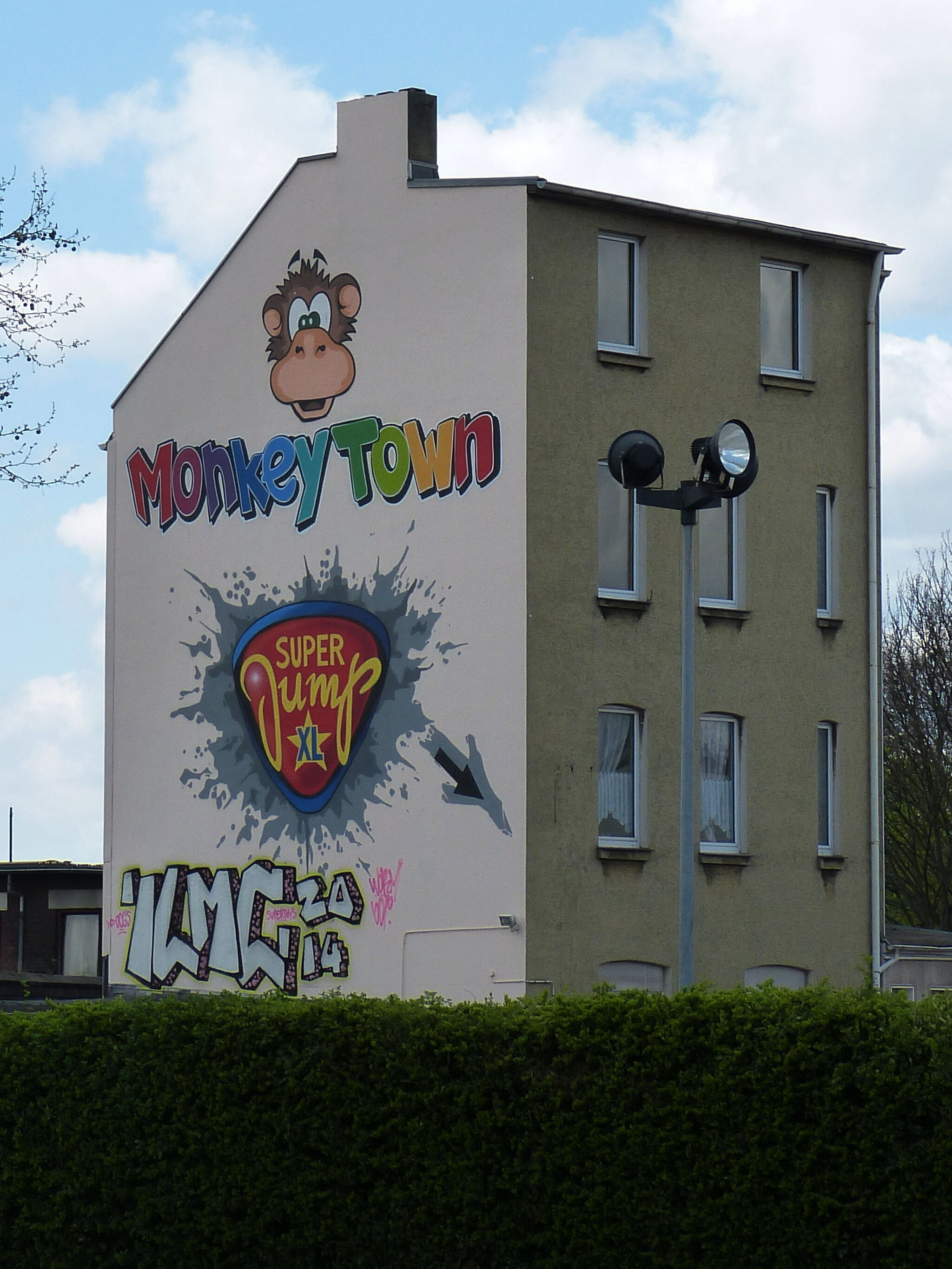 Beni Veltum (D)&mdash;Monkey Town