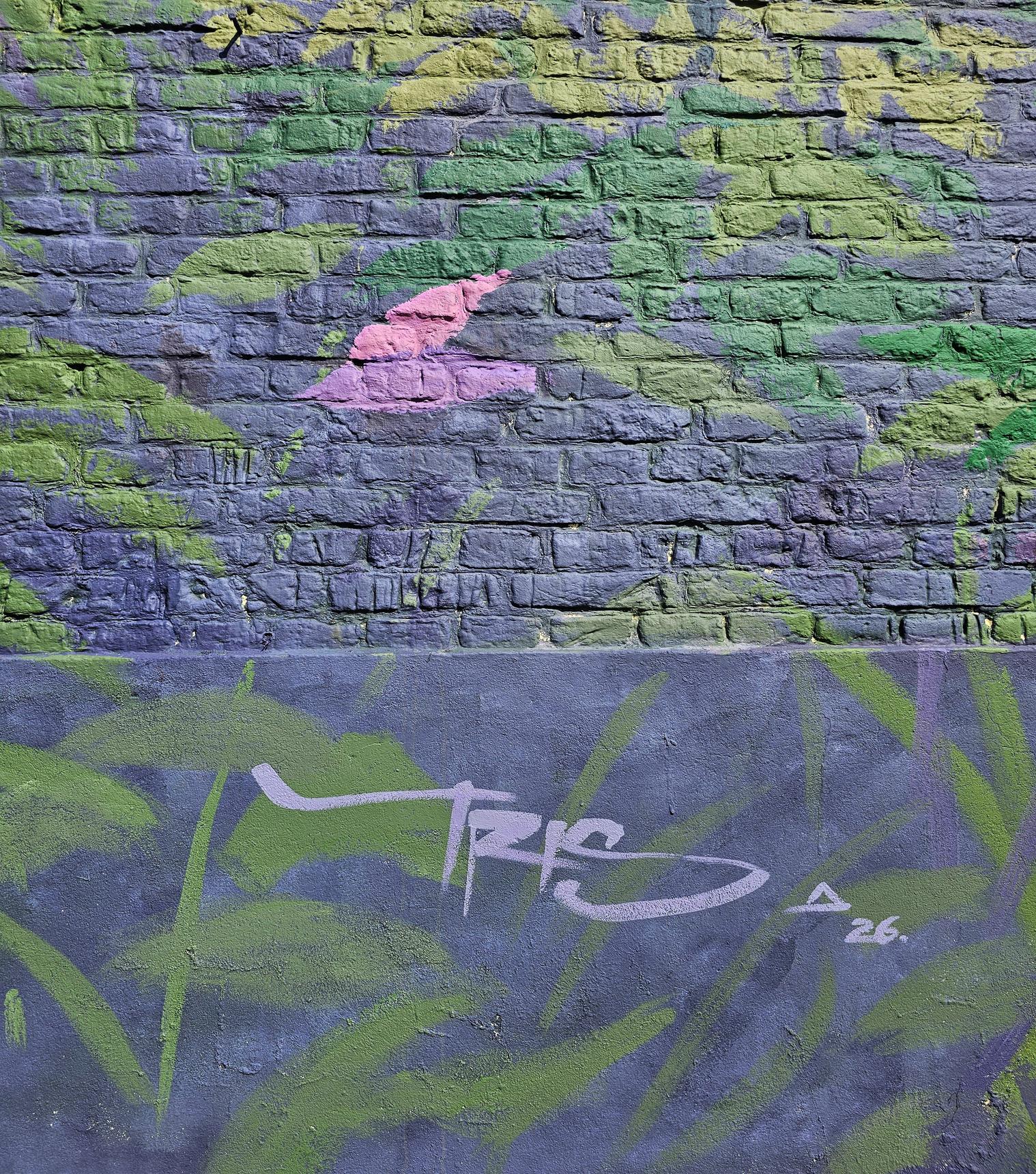 TRIS—Au Tertre