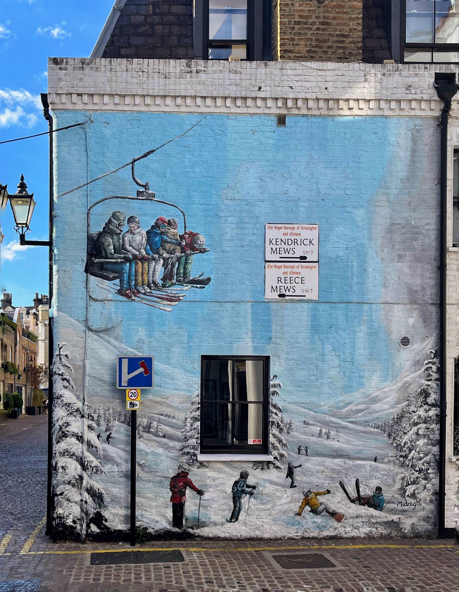 Johny Midnight&mdash;Up, up and away (mural)