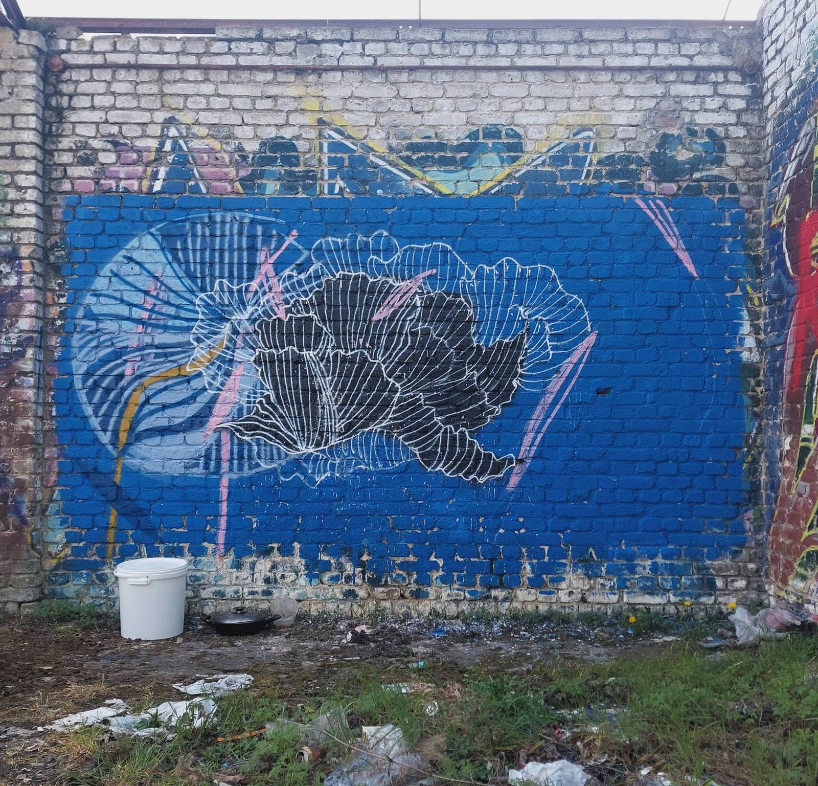 —Graffitispot verlaten oliesilo's