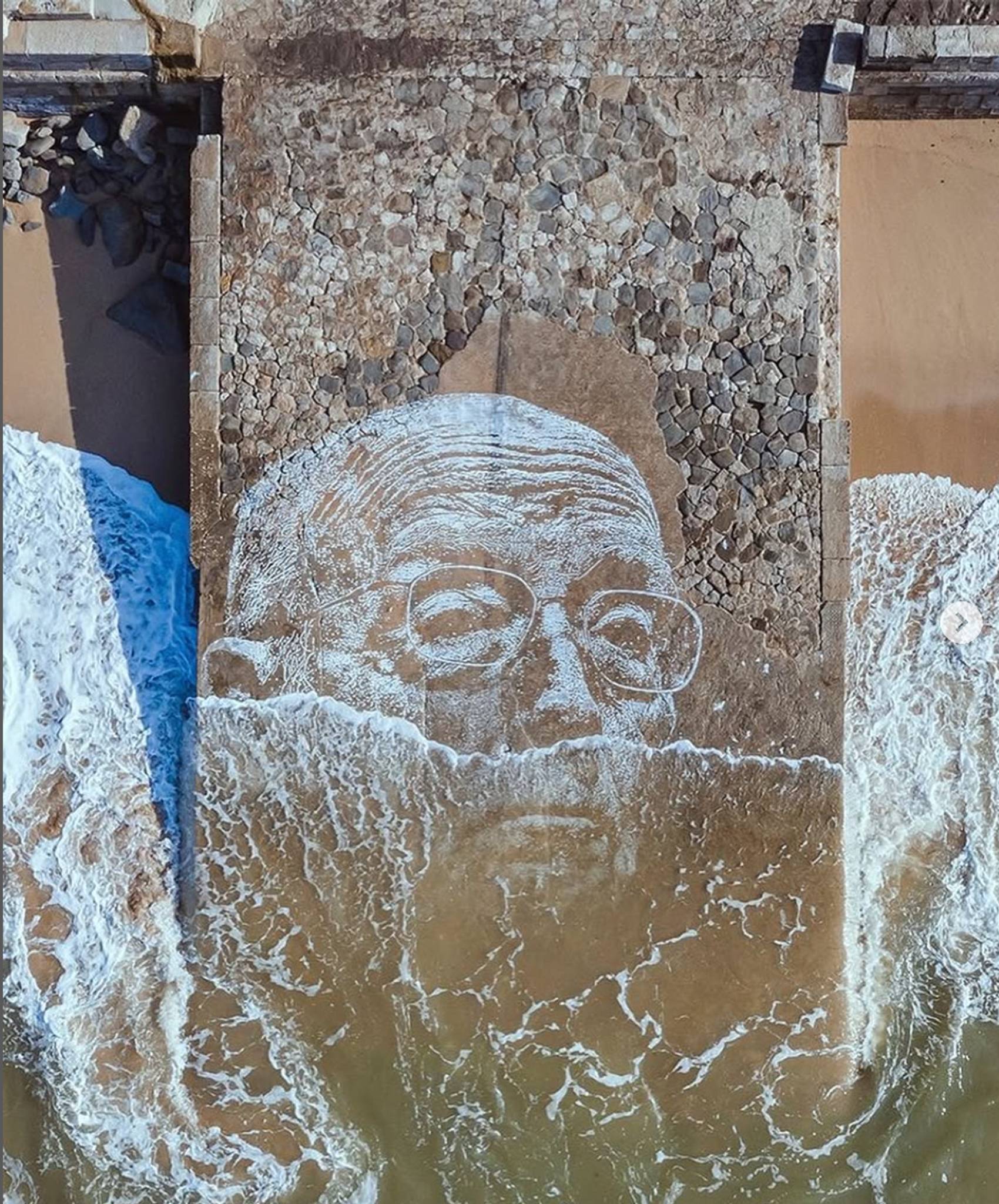 Alexandre Farto aka Vhils&mdash;José Saramago Sea Portrait