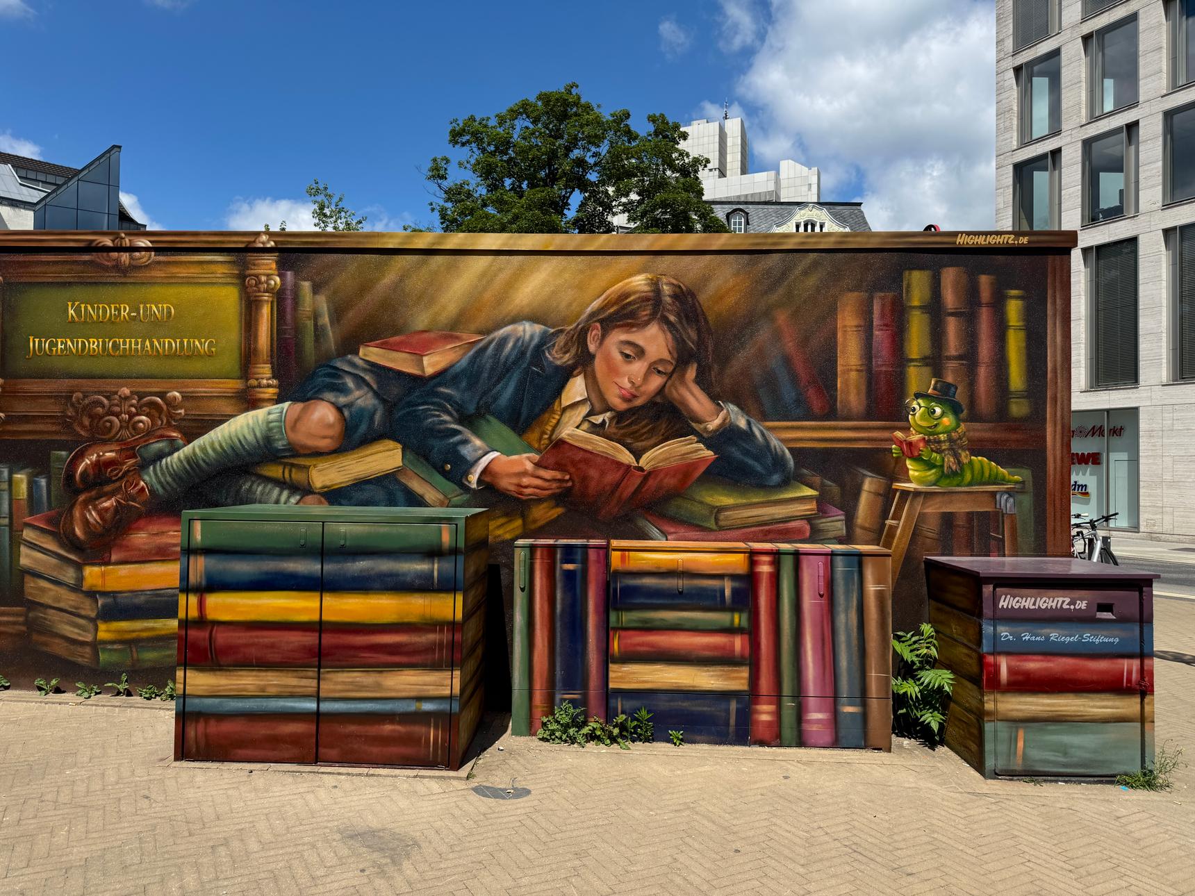 highlightz—The Bookworm