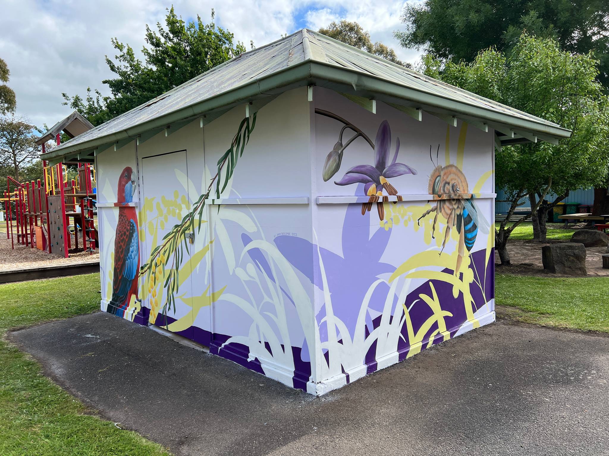 Jimmi Buscombe&mdash;Branxholme & Wallacedale Community School Shed Mural