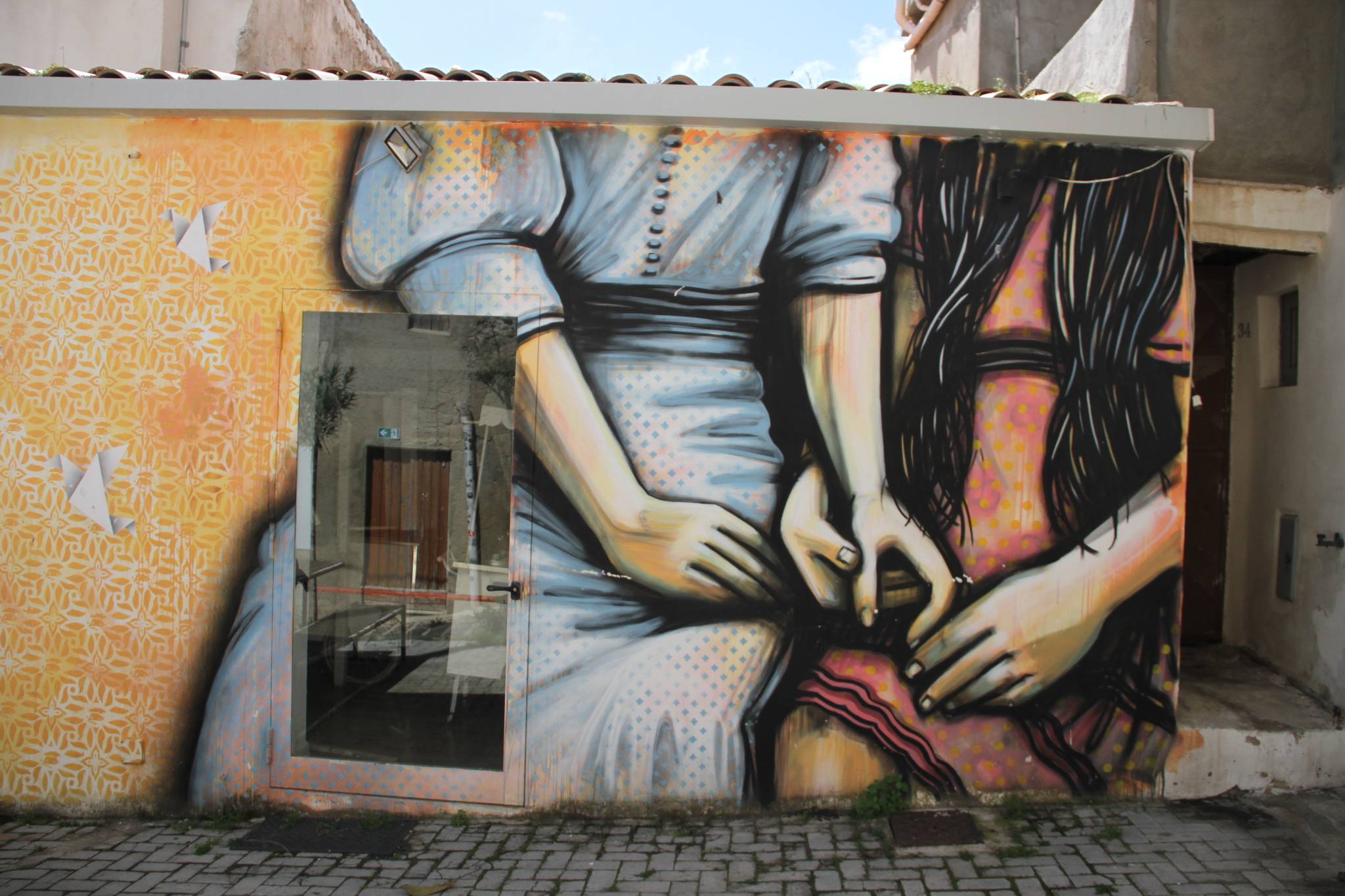 Alice Pasquini&mdash;Hand in Hand