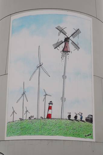 Wind turbine with art - Molen in de hoogte