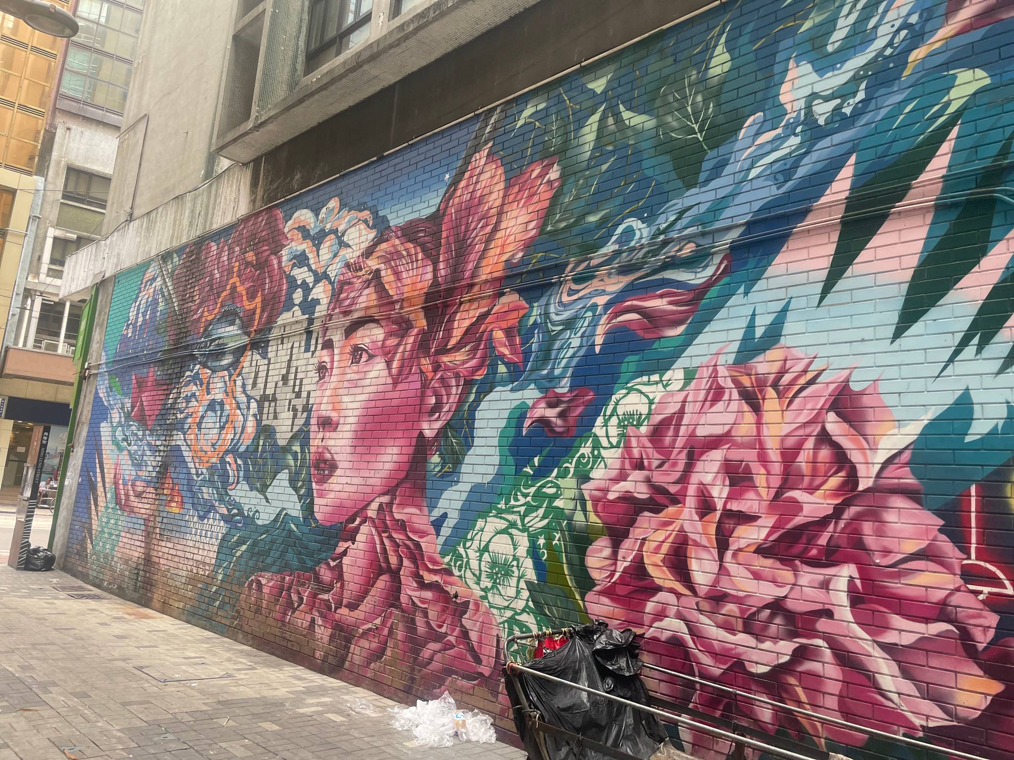 TAXA&mdash;URA Mural