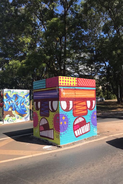 Mix os artists, in entrance of Parque da Cidade Sarah Kubitschek