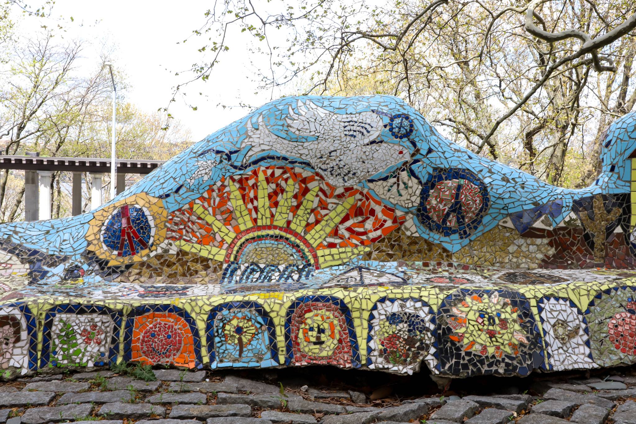 CITYarts, Pedro Silva&mdash;Mosaic Rolling Bench at General Grant National Memorial